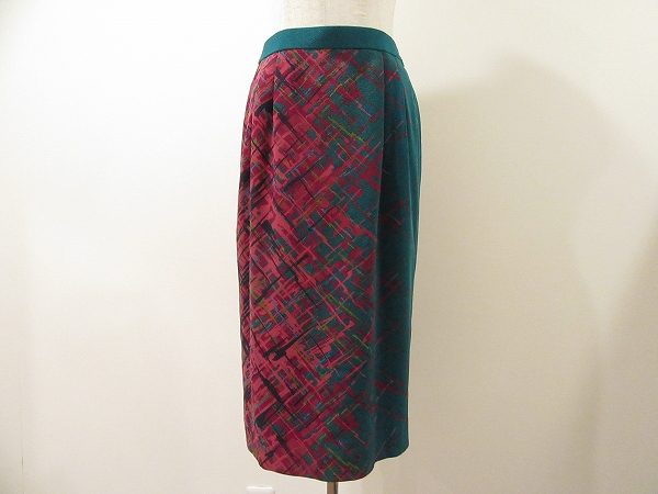 お洒落上級者になれちゃう！三年坂の赤×緑のスカートをお買取しました