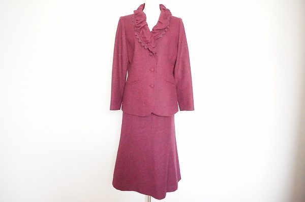 [お買取]バラ色の暮し｜豪華できらびやかな襟が印象的なセットアップ