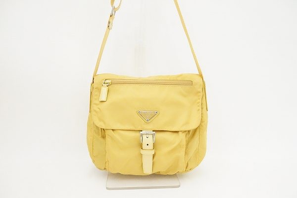 【プラダ】気分上がる！優しげな黄色のショルダーバッグをお買取