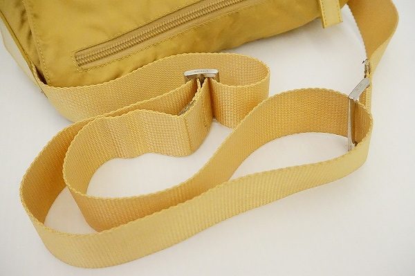 お買取したプラダのショルダーバッグのストラップ