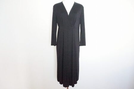 優雅なデザインがエレガントなマックスマーラのワンピース