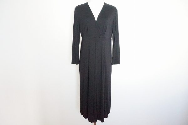 優雅なデザインがエレガントなマックスマーラのワンピースをお買取
