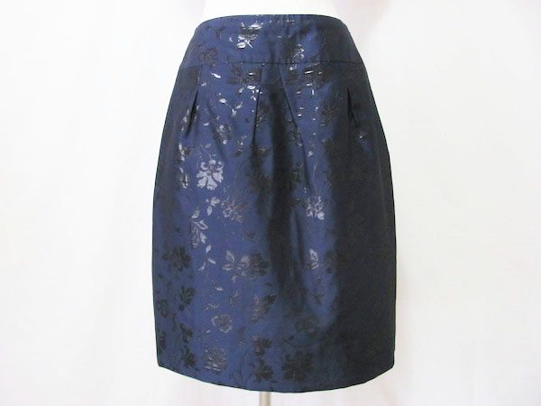 [お買取]ユキトリイ｜花が黒で力強くデザインされた濃紺のスカート