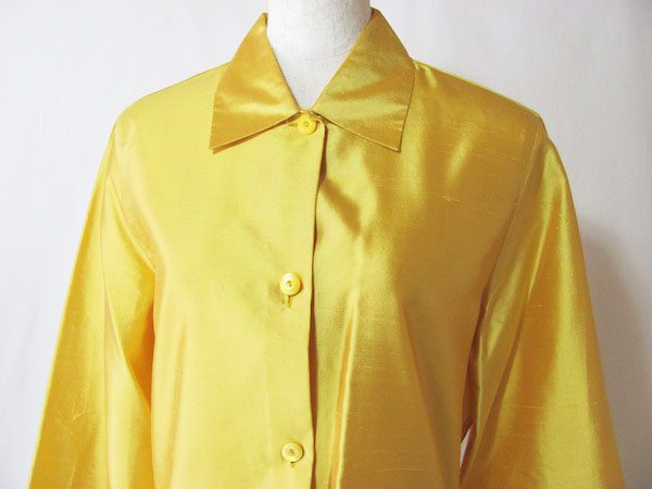 買取したマックスマーラのビタミンカラーのシャツブラウスの襟元