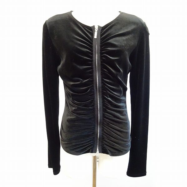 落ち着いた黒が印象的なフォクシーニューヨークのカーディガンをお買取