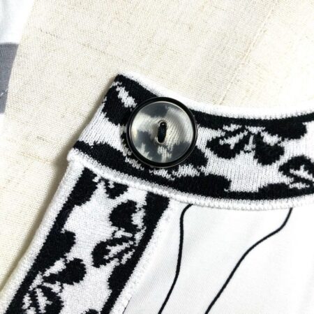 買取したスティゾーリの総柄カーディガンのバボタン部分