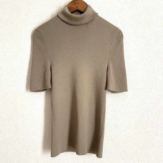【セリーヌ】着心地良し☆スッキリ着られるリブニットをお買取しました