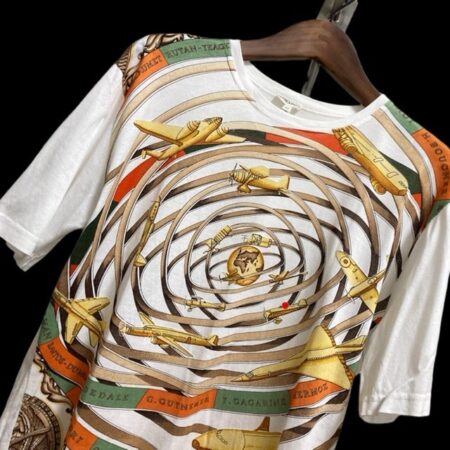 エルメスのプリントTシャツ