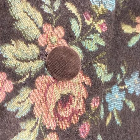 買取したバラ色の暮らしのロングコートのボタン