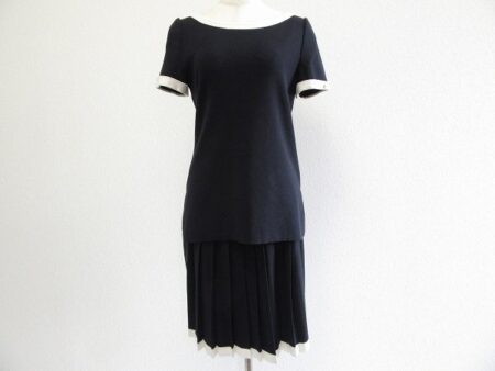 フォクシーのスカート×半袖セットアップ（ニット・黒×白縁取り）