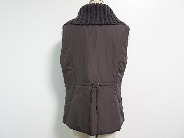 お買取したピッコーネのベストの後ろ