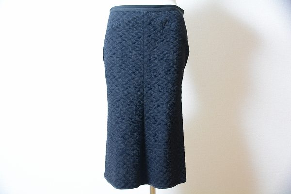 [お買取]ニナリッチ｜後ろ姿でドキッ♥とする仕掛けが⁈黒のスカート