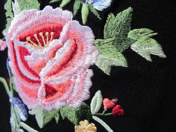 買取したヴィヴィアンタムの刺繍スカートの刺繍アップ 買取したヴィヴィアンタムの刺繍スカートの刺繍アップ