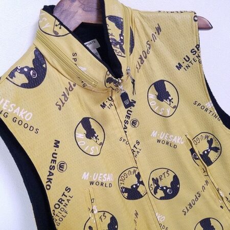 ミエコウエサコのシンボルキャラクターが可愛いジップベストの買取品です