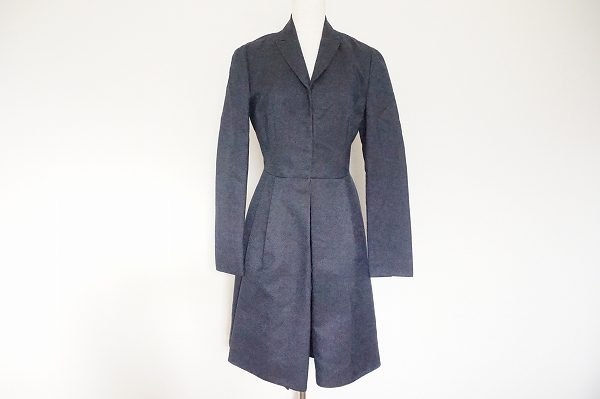 大人な女性の魅力をグッと詰めたデザイン！アクリスのシルクワンピースをお買取