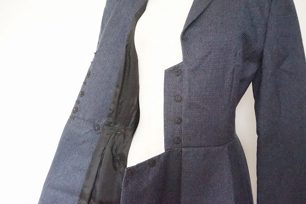 買取したアクリスのシルクワンピースのボタン 買取したアクリスのシルクワンピースのボタン