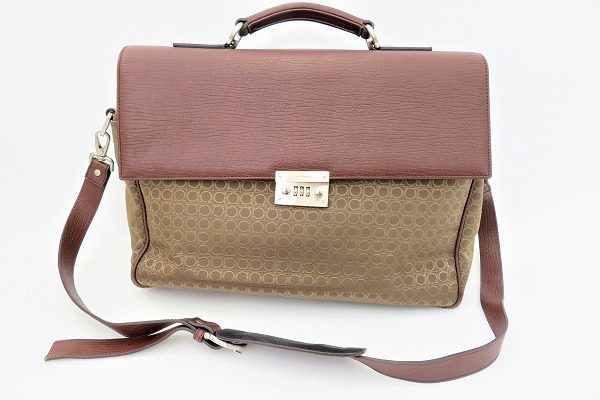 ひとつ持っていると大活躍！フェラガモの2WAYバックをお買取りしました