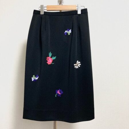 お買取したミズレイコのスカート