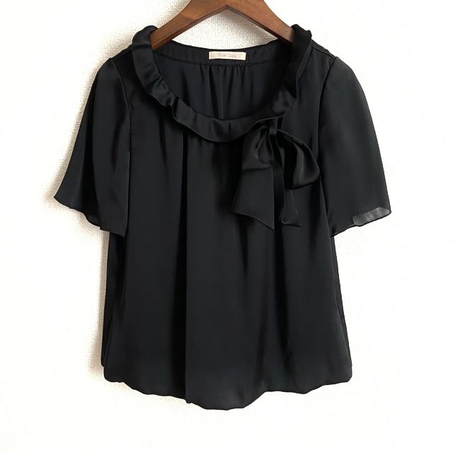 【ローズティアラ】フリル×リボンの上品ブラウスをお買取しました