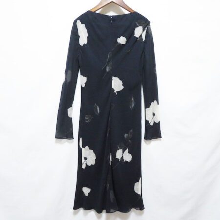 買取したアクリスの花柄シルクワンピースのバックデザイン