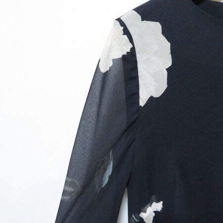 買取したアクリスの花柄シルクワンピースの袖部分