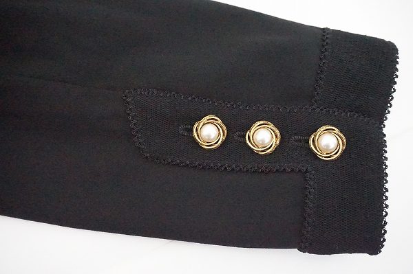 お買取したインゲボルグのジャケットの袖