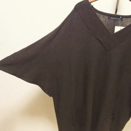 お買取したミズイロインドのニットの袖