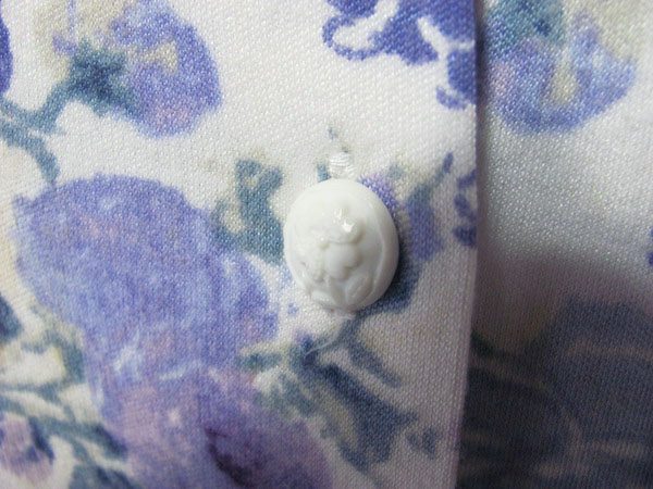 お買取したバラ色の暮しのカーディガンのボタン お買取したバラ色の暮しのカーディガンのボタン