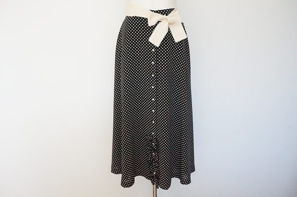 大きなリボンは取り外し可能☆カネコイサオのドット柄スカートをお買取