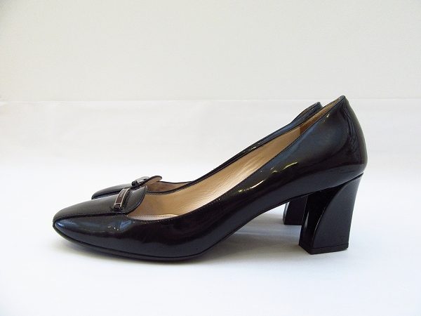 お買取りしたプラダのパンプスの横 お買取りしたプラダのパンプスの横