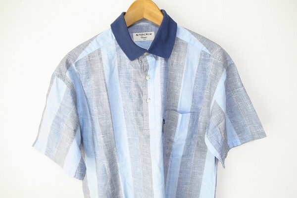 着心地もデザインも爽やかなゴルフウェアブランドのマンシングウェア半袖シャツの買取品です