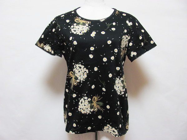 黒×白の花柄で上品にかわいらしく◎ピンクハウスのTシャツをお買取