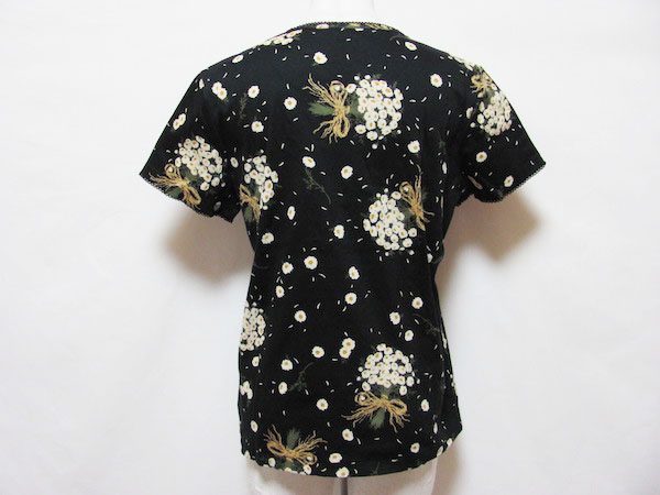 買取したピンクハウスの花柄Tシャツのバックデザイン 買取したピンクハウスの花柄Tシャツのバックデザイン