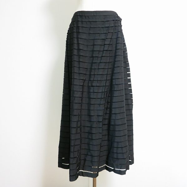 黒色が上品かつシンプルなデザインのレナランゲのスカートをお買取