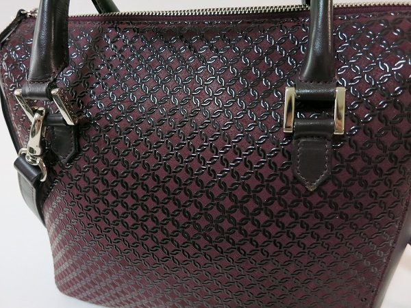 上質な天然素材と美しい文様が素敵な印傳屋のショルダーバッグを買取ました