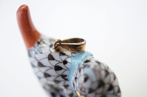 精巧なペイントが美しいヘレンドのペンダントトップの買取品