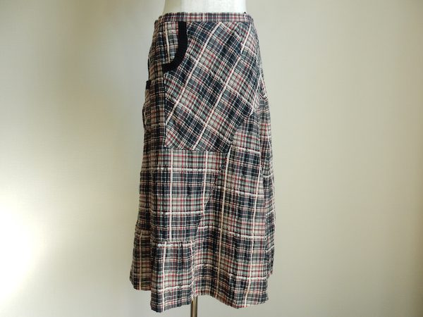 アシンメトリーで個性的なシルエット。センソユニコのスカートを買取しました
