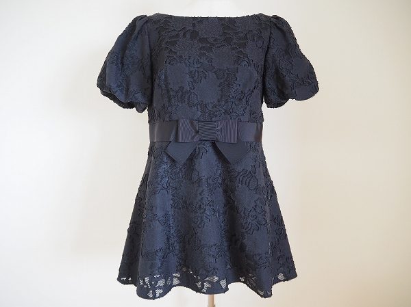細やかな刺繍が上品な印象に。エムズグレイシーのブラウスをお買取
