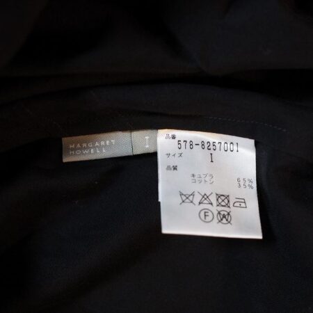 買取したマーガレットハウエルの黒ワンピースのタグ