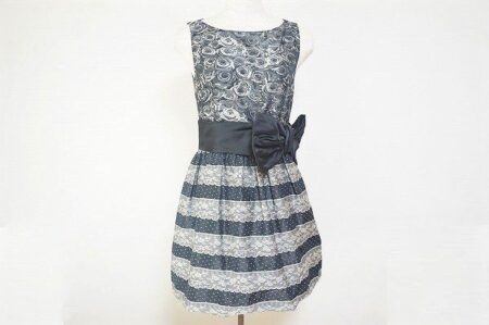 花柄とリボンが女性らしいレッドヴァレンティノのワンピース 花柄とリボンが女性らしいレッドヴァレンティノのワンピース