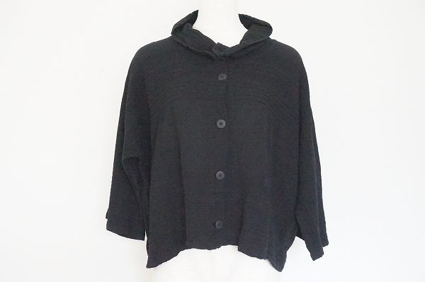 個性的なデザイン！イッセイミヤケのカーディガンをお買取しました