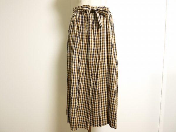 茶色系チェック柄で大人カジュアルに◎アクアスキュータムのスカートをお買取