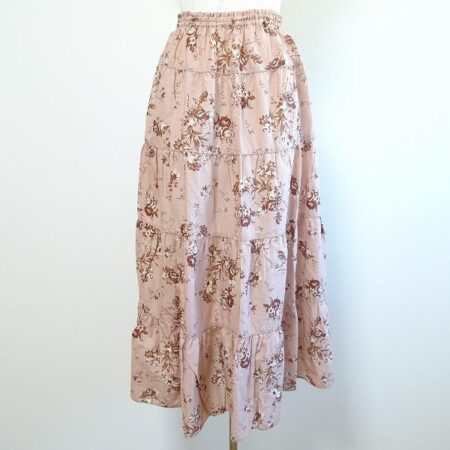 ピンクが女性らしく花柄が華やかなカネコイサオのスカート ピンクが女性らしく花柄が華やかなカネコイサオのスカート