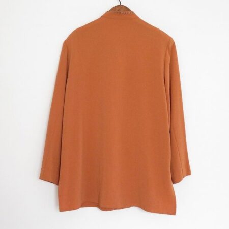 買取した三年坂のちりめん素材のブラウスのバックデザイン 買取した三年坂のちりめん素材のブラウスのバックデザイン