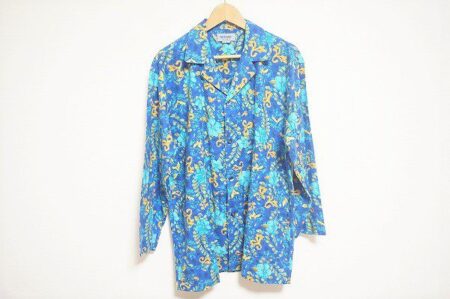 鮮やかな花柄と色合いが魅力的なケンゾーのシャツ 鮮やかな花柄と色合いが魅力的なケンゾーのシャツ