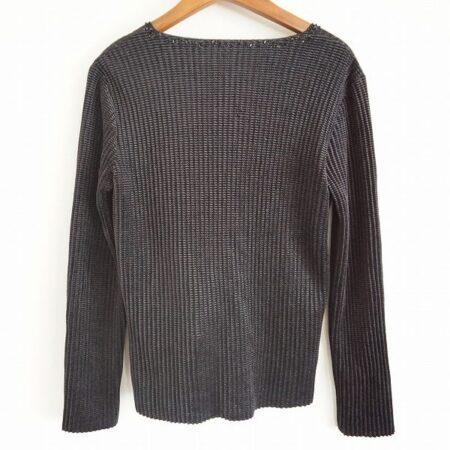 買取したスペッチオのプリーツ加工のカットソーのバックデザイン 買取したスペッチオのプリーツ加工のカットソーのバックデザイン