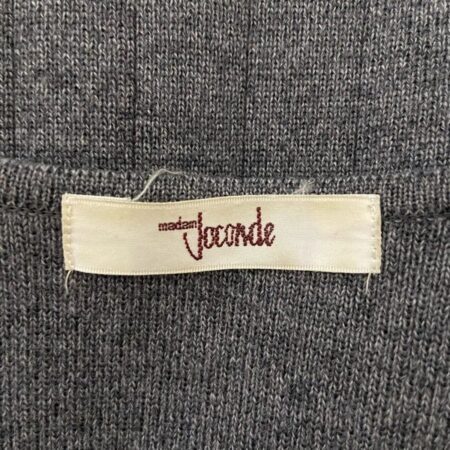 買取したマダムジョコンダの胸元リボン付きニットのタグ 買取したマダムジョコンダの胸元リボン付きニットのタグ