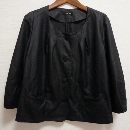 シンプルな黒色が魅力的なフィットミーモアのジャケット シンプルな黒色が魅力的なフィットミーモアのジャケット