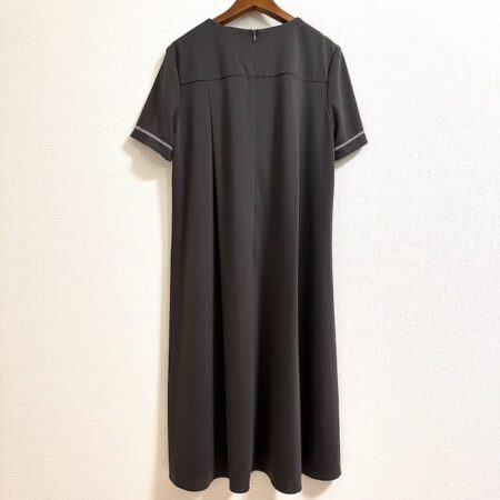 買取したレリアンのワンピースのバックデザイン
