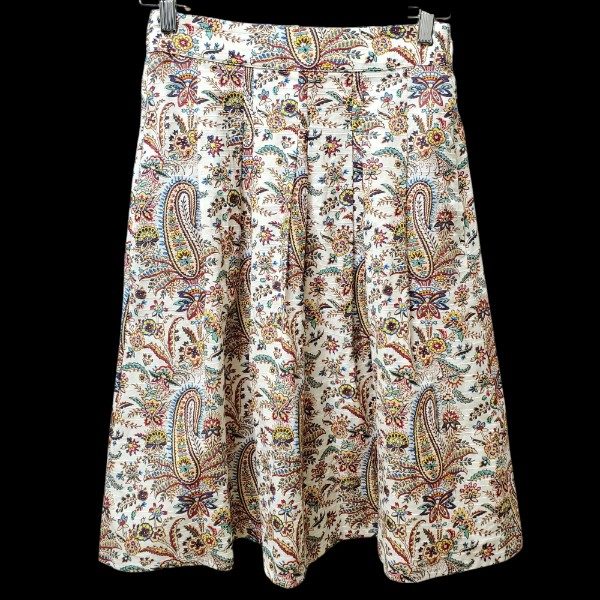 大人な女性にぴったりなカラフルな柄がおしゃれなエトロのスカートをお買取しました